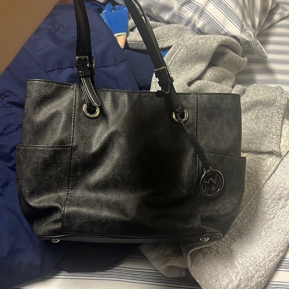 Authentic Michael kors - Picture 1 of 1